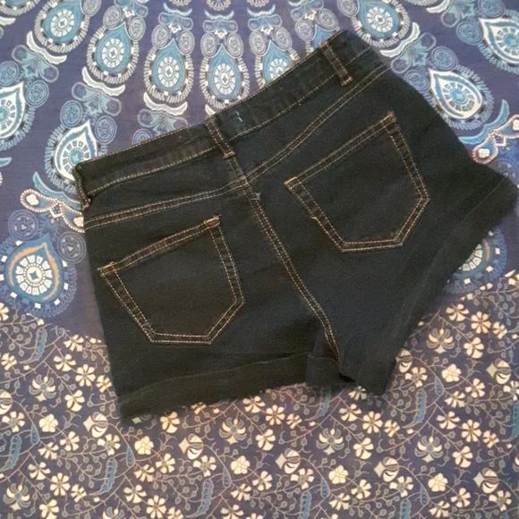 Size 5 Ultra high rise dark wash shorts - Picture 3 of 8